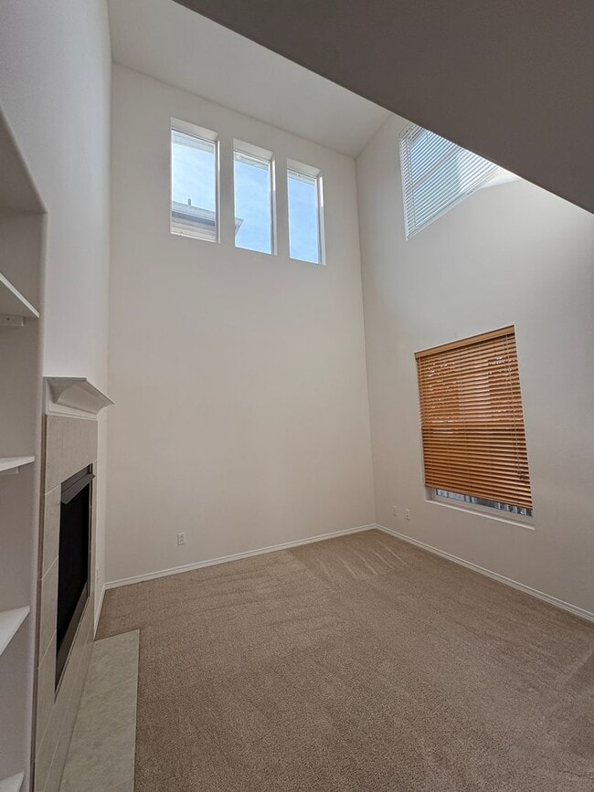 Building Photo - Available now- Beautiful like-new rental i...