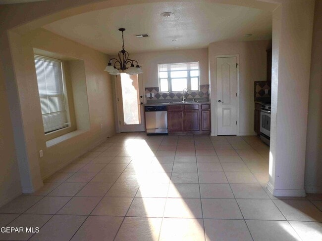 Building Photo - 4529 Hugo Reyes St