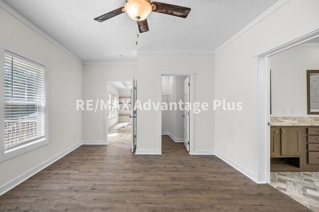 Building Photo - 1407 Paradise Rd