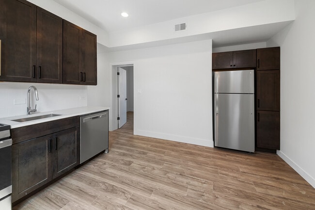 Building Photo - 1921 W Summerdale Ave