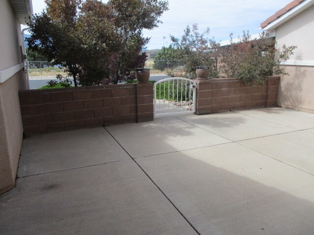 Building Photo - Move-In Discount - 3 Bedroom 2 bath in The Seasons