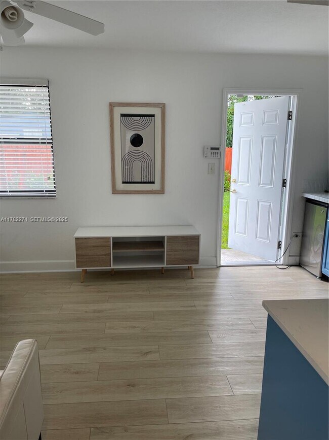 Building Photo - 1560 NE 145th St