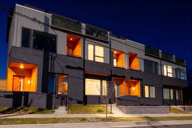 Building Photo - 2135 24th Ave N