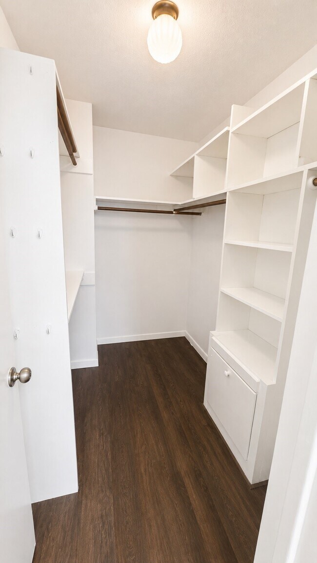 Building Photo - 3111 W Creek Club Dr