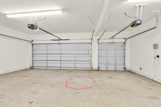 Building Photo - 147 April Waters Dr W