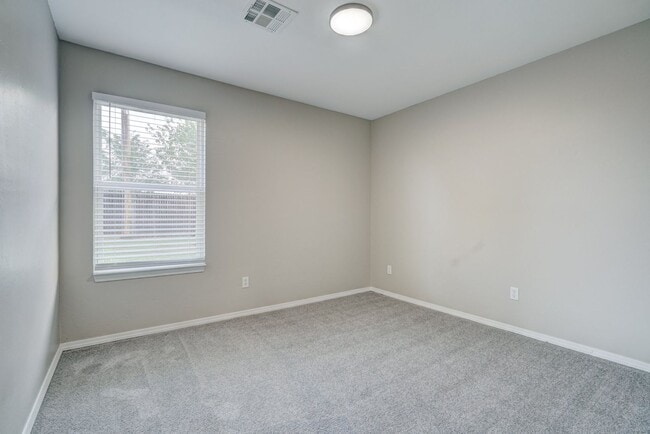 Building Photo - 10425 Aberdeen Dr