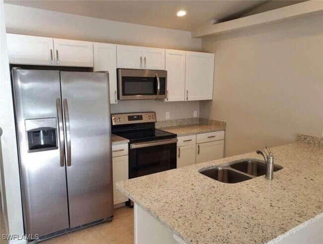Building Photo - 3418 SW 17th Pl