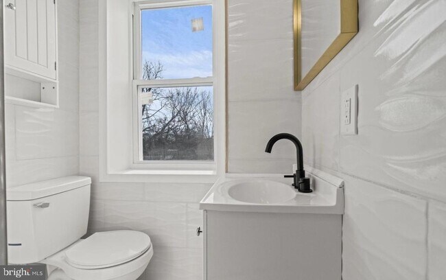 Building Photo - 116 Fern St