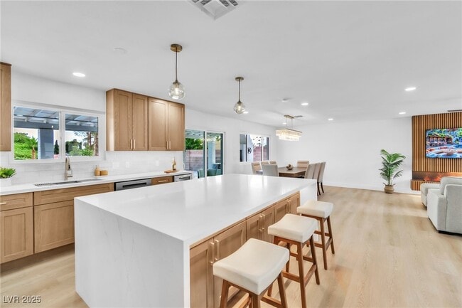 Building Photo - 3485 Shamrock Ave