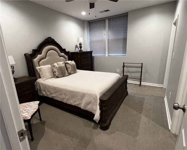 Building Photo - 210-216 N Main St