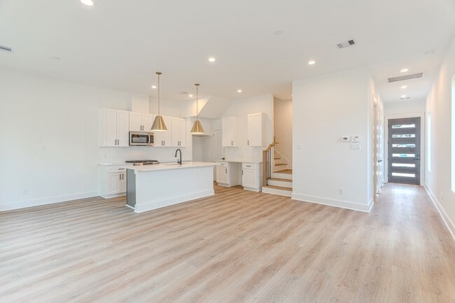 Building Photo - 7628 Inwood Hls Ln