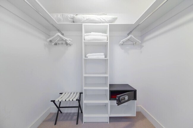 Building Photo - 4111 S Ocean Dr