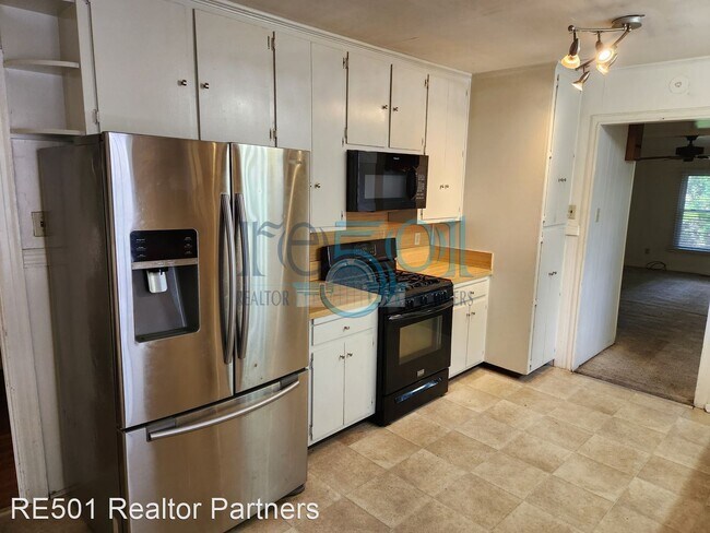 Building Photo - 2 br, 1 bath House - 320 S. Maple Street