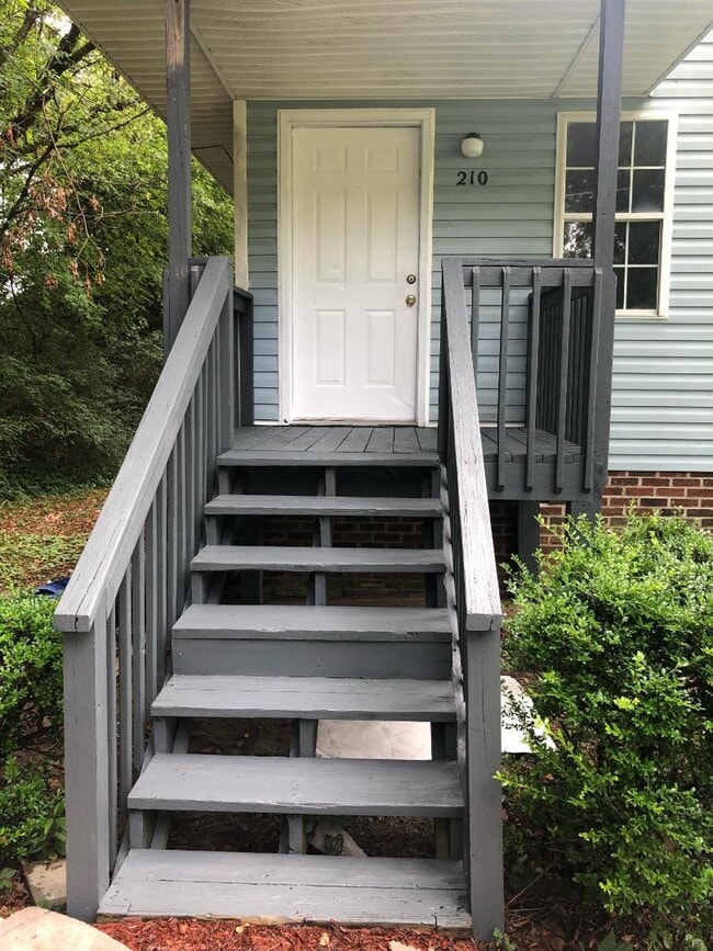 Building Photo - 208 Dent Ln