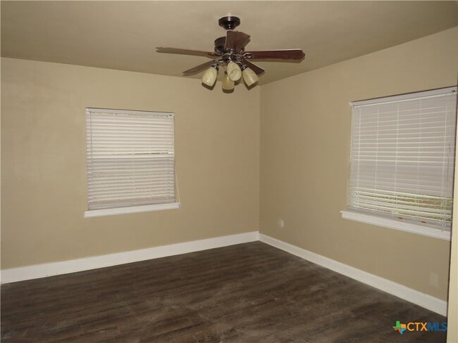 Building Photo - 214 E Munroe Ave