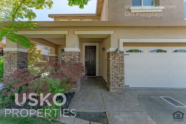 Building Photo - "Spacious 4-Bedroom Retreat with 2.5 Baths...