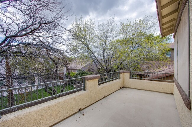 Building Photo - Beautiful 4 bedroom 3 bath plus loft home in the Vistas in Summerlin!