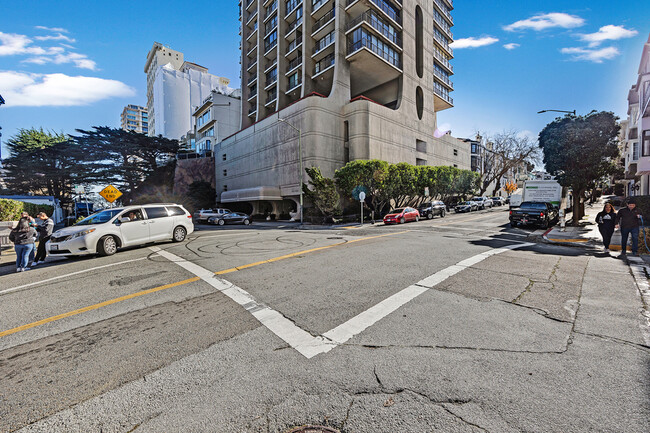 Building Photo - 999 Green St