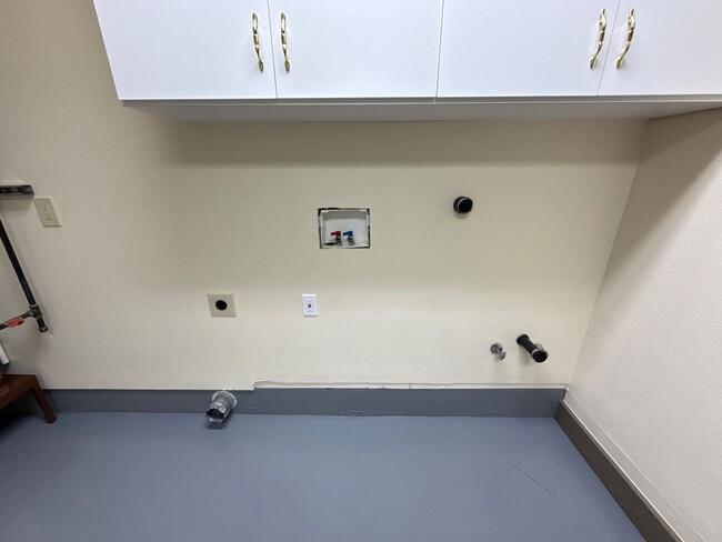 Building Photo - 411 E 3rd St