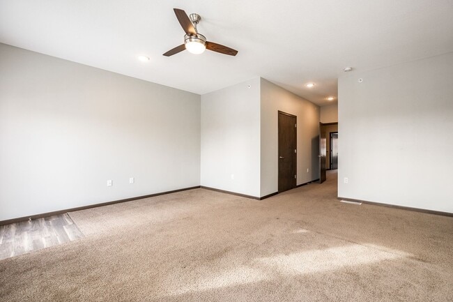 Building Photo - Spacious Townhome with Heated Garage Just ...