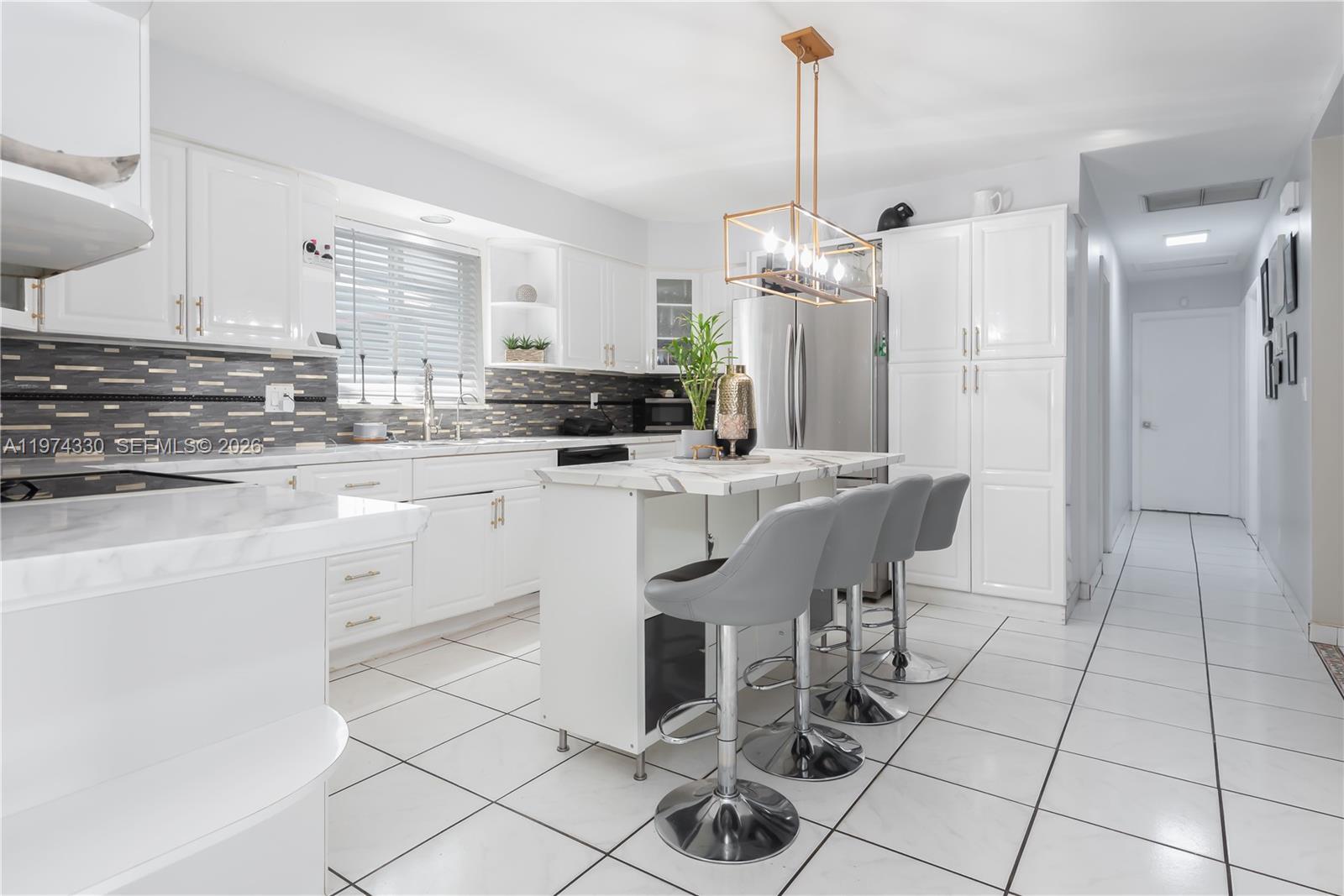 Building Photo - 5640 Hayes St