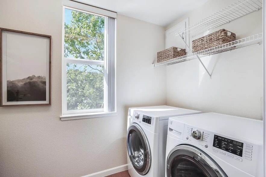 Building Photo - 1982 W Bayshore Rd