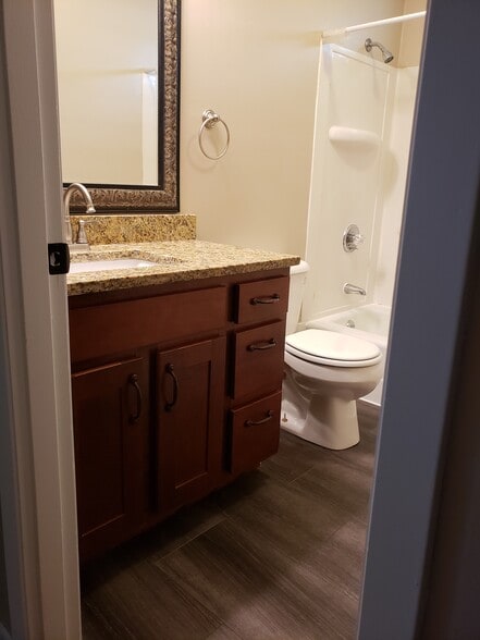 Building Photo - 1521 N Dakota Ave