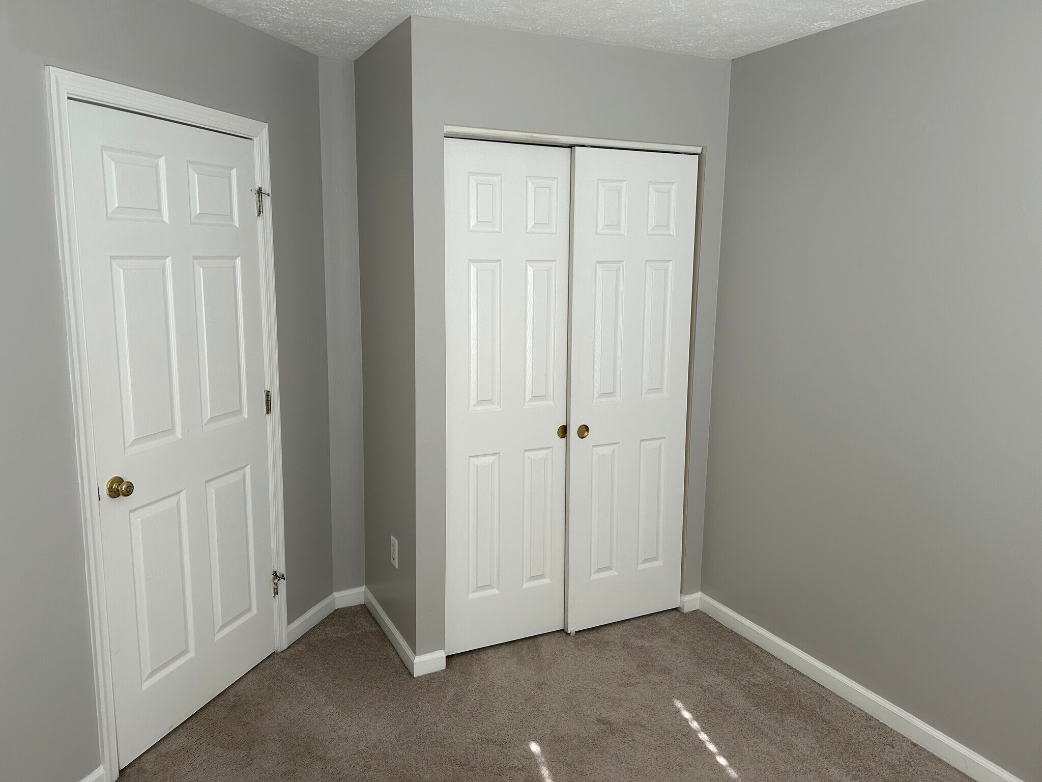 Building Photo - 254 Seneca Ter