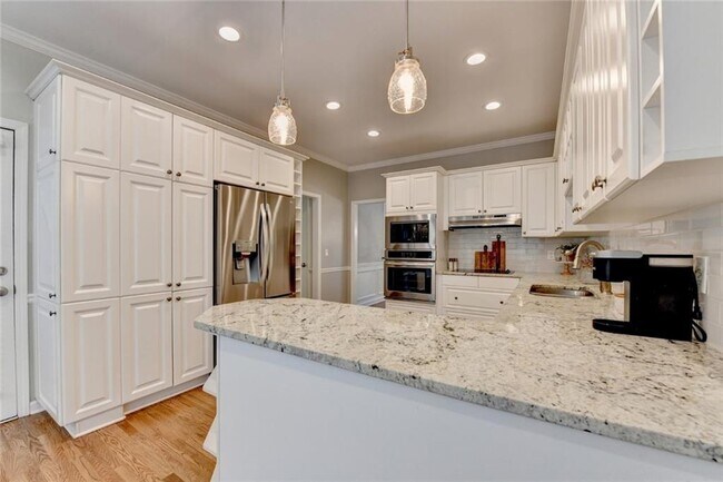 Building Photo - 10665 Wren Ridge Rd