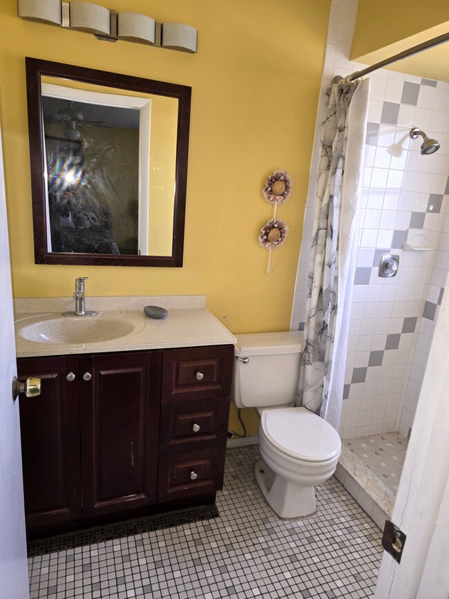 Master Bath - 152 SW 47th Ter