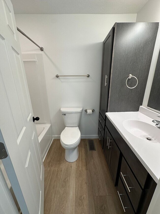 Building Photo - 3 Bed, 1 Bath Remodeled House in Goshen