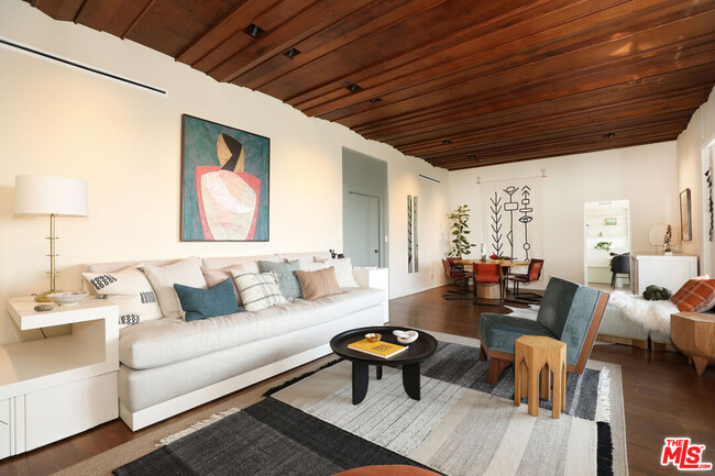 Building Photo - 1811 Edgecliffe Dr