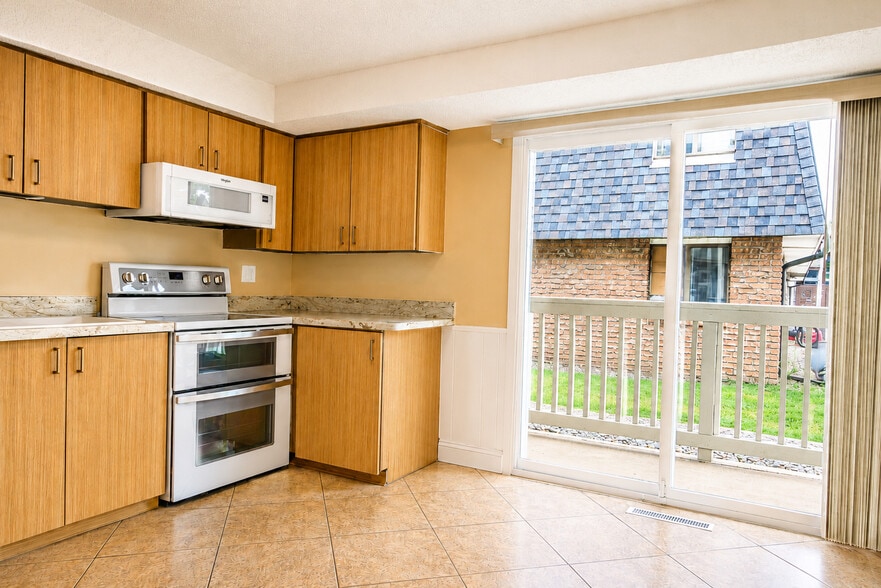 Kitchen 2 - 370 Villabrook Dr