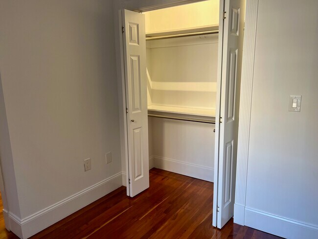 Building Photo - 31 Temple St