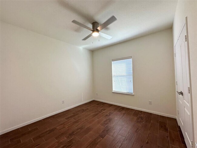 Building Photo - 23702 N Newport Bend
