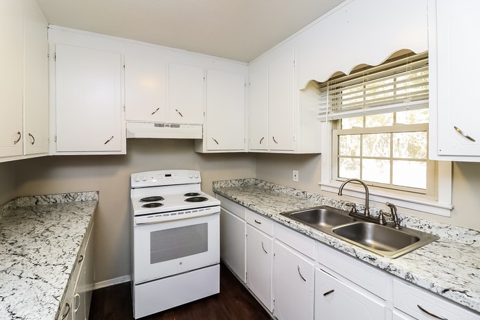 Building Photo - 25 Hickory Cir