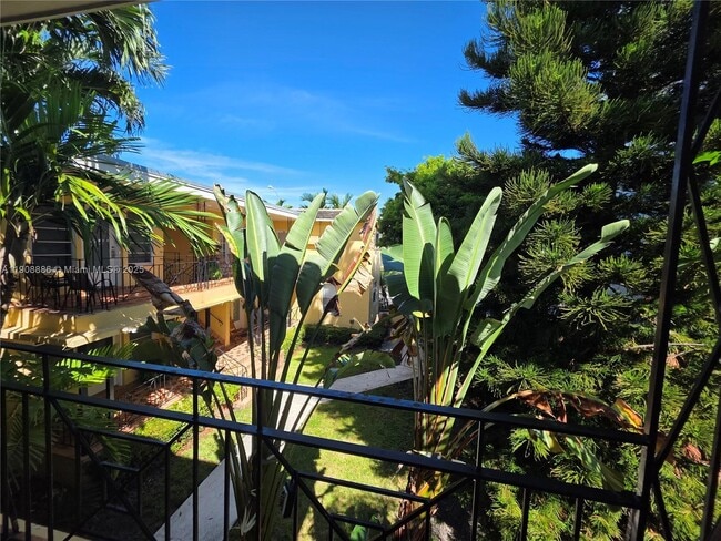 Building Photo - 8024 Harding Ave