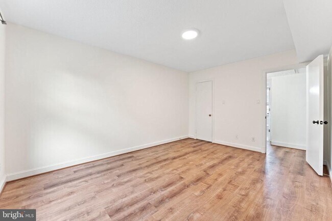 Building Photo - 2805 Arlington Blvd