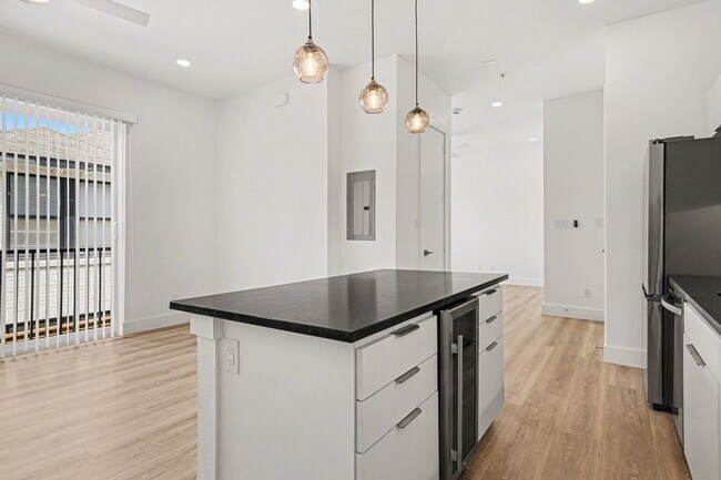 Building Photo - 2217 N Fitzhugh Ave
