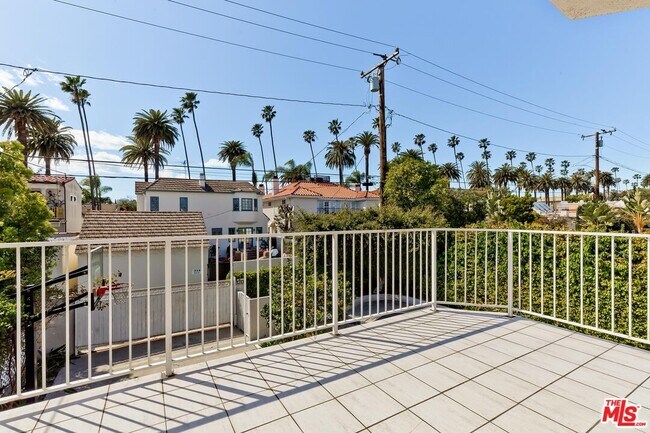 Building Photo - 257 S Oakhurst Dr