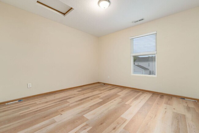 Building Photo - Beautifully Updated Single Family in a Private Community