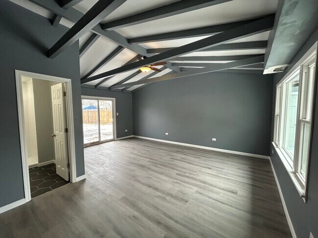 Building Photo - 176 Craig Dr W