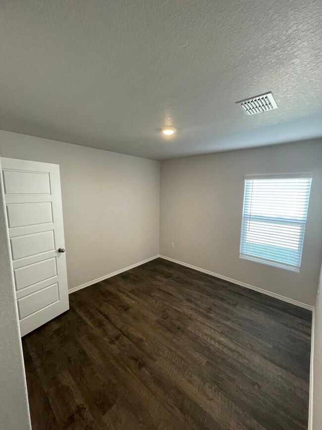 Building Photo - NOW AVAILABLE! - Spacious Four Bedroom | Two Bath Home in Legend Pond