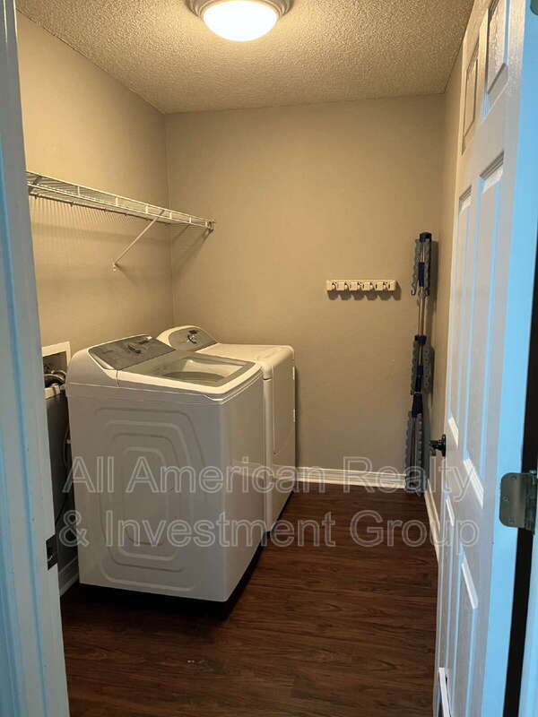 Building Photo - 917 Lajolla Ln