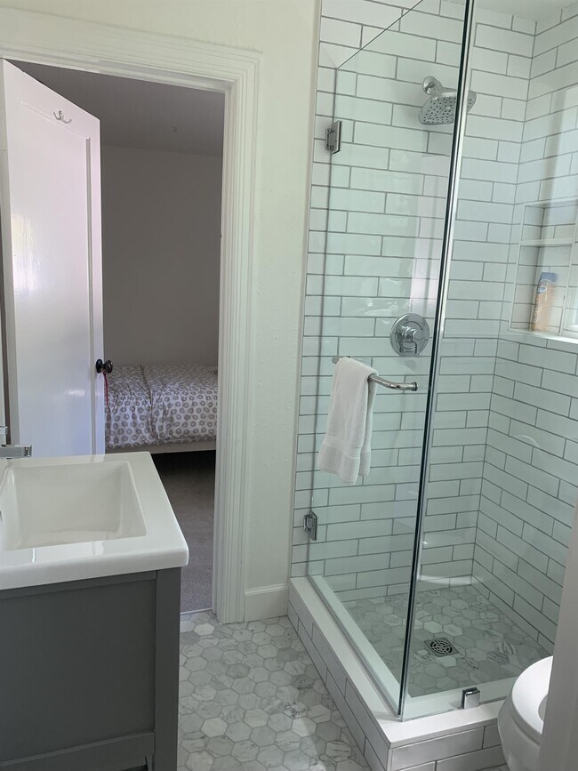 Building Photo - 531 Tamalpais Dr