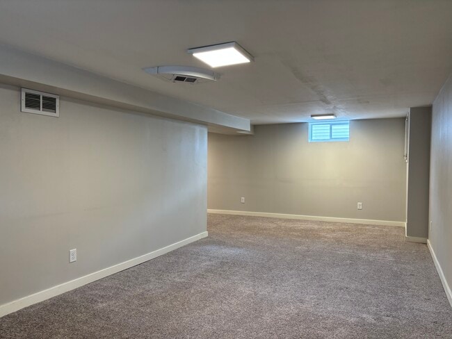 Building Photo - 157 Judd St