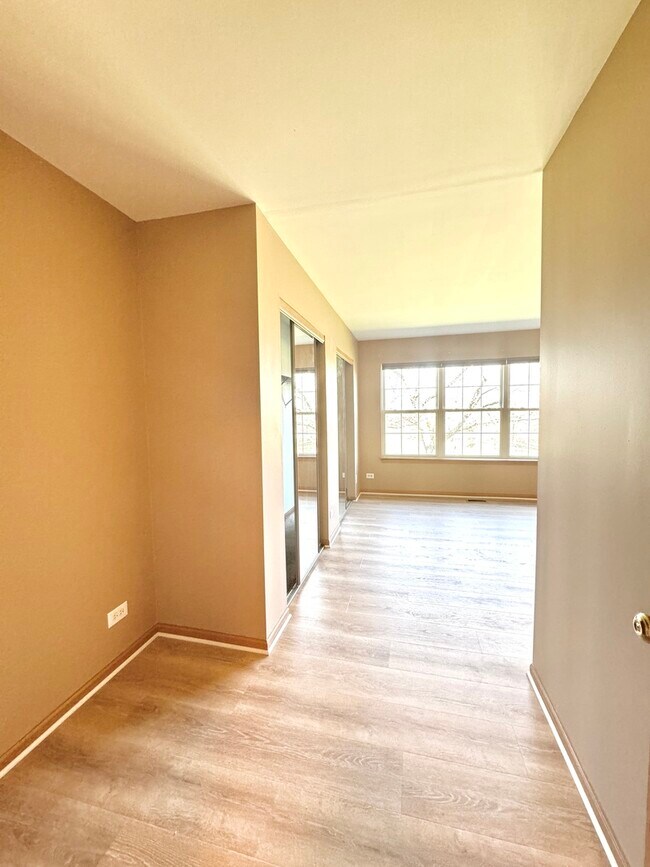 Building Photo - 812 Genesee Dr