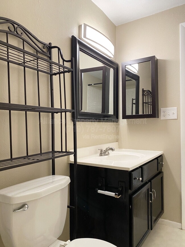 Building Photo - 6087 Del Rey Dr
