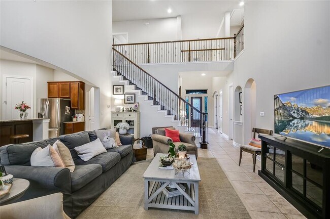 Building Photo - 223 Lake Como Dr