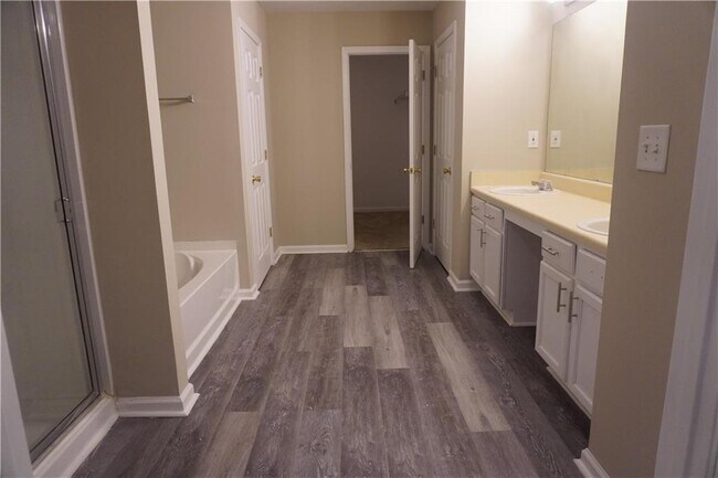 Building Photo - 840 Paper Creek Dr SE